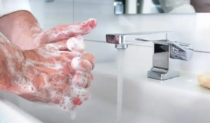 Pourquoi doit-on avoir une parfaite hygiene des mains